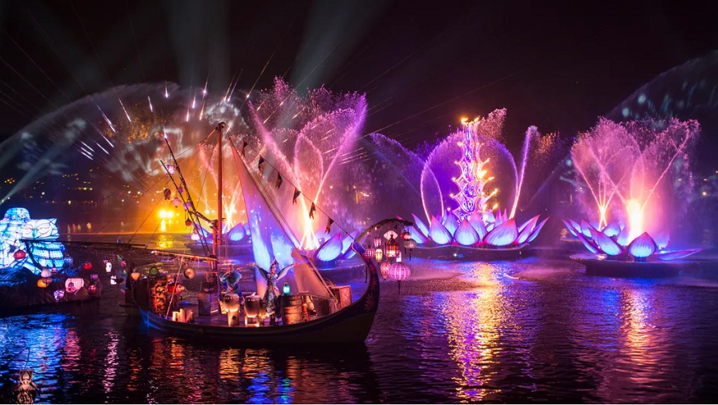 Show diễn The Grand Voyage trên sông là bữa tiệc nghệ thuật - âm thanh - ánh sáng mà du khách không nên bỏ lỡ khi ghé thăm Hà Nội (Ảnh: Vinhomes).